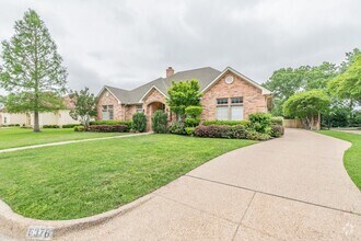Building Photo - Beautiful 4 Bedroom Home in Ridgmar