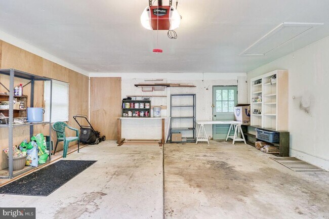 Building Photo - This elegant and unique three-level split ...