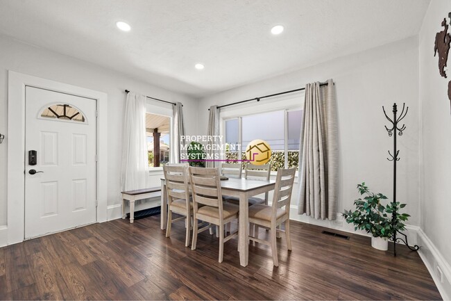 Building Photo - 3 Bedroom Salt Lake Bungalow For Rent