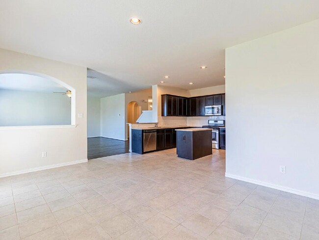 Building Photo - Spacious 4 Bedroom Home with 2 Car Garage in Boerne ISD