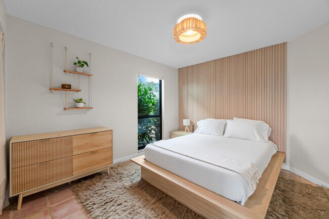 Building Photo - 12541 Shoreside Ln