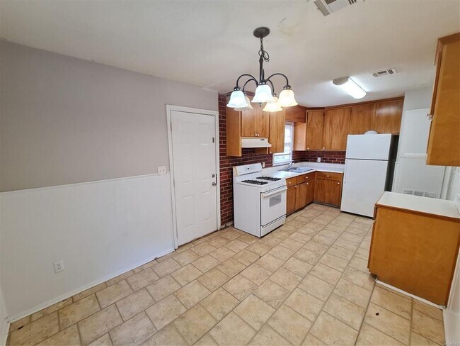 Building Photo - Section8 Accepted