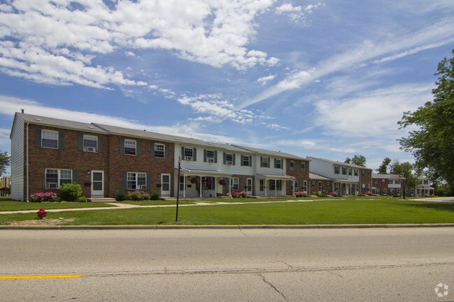 Building Photo - Crestwood of Elgin