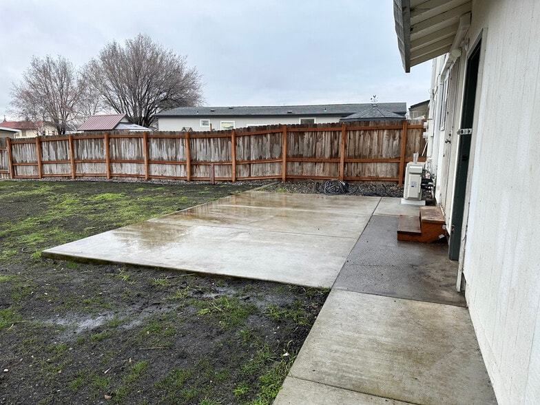 Building Photo - 407 Gertrude Dr