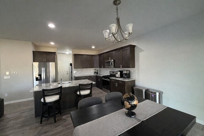 Building Photo - 13776 Grandeur Ave