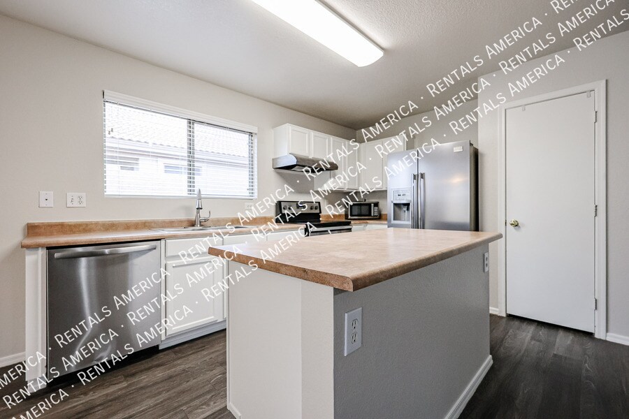 Building Photo - 8554 E Meseto Ave