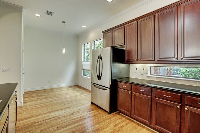 Building Photo - 1403 Rosedale St