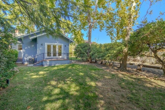 Building Photo - Charming Home next to Co-Op