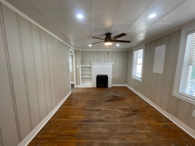 Building Photo - Simply the BEST! Adorable 1 Bedroom/1 Bath upstairs apartment home Located off Historic Camp Bowi...