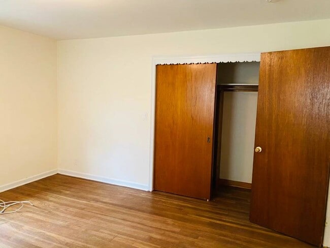 Building Photo - 75 Elm Ave