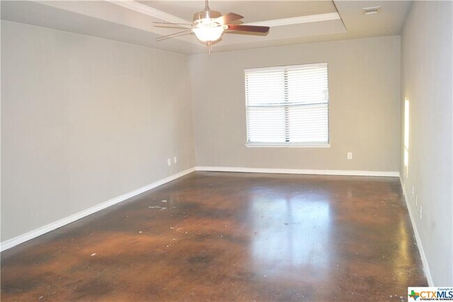Building Photo - 5504 Spring Valley Dr