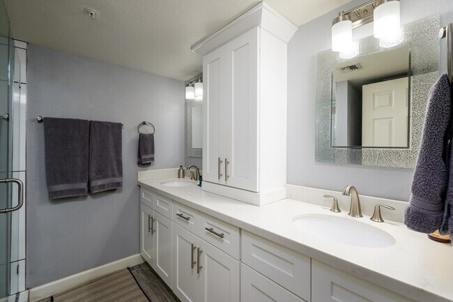 Building Photo - 9695 N 93rd Way