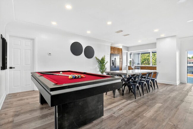 Building Photo - 2365 NE 195th St