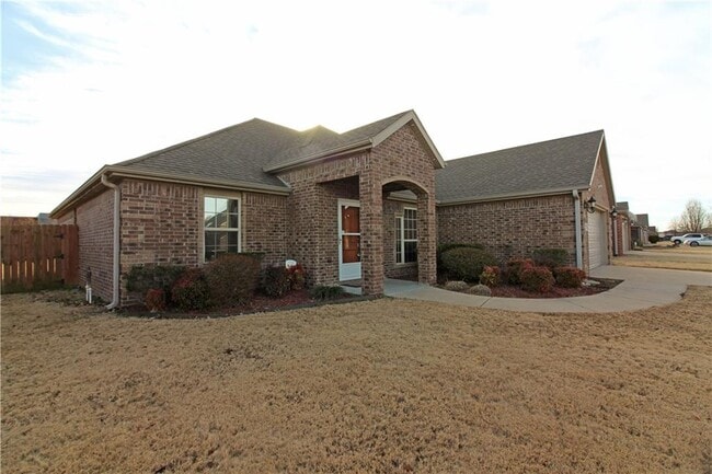 Primary Photo - 1200 Kensington Dr