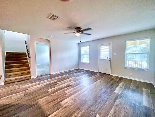 Building Photo - 402 Fly Catcher