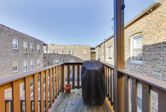 Building Photo - 1628 W Columbia Ave