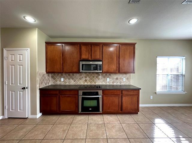 Building Photo - 9409 Fenway Dr
