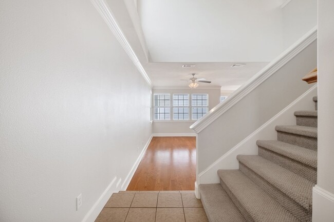 Building Photo - "Where Comfort Meets Convenience"