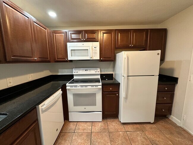 Building Photo - 32 Annese Rd