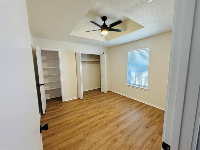 Building Photo - 407 Bent Wood Dr