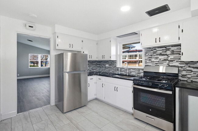 Building Photo - 3410 Calwagner St