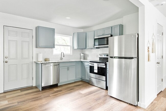 Building Photo - 2321 Muret St
