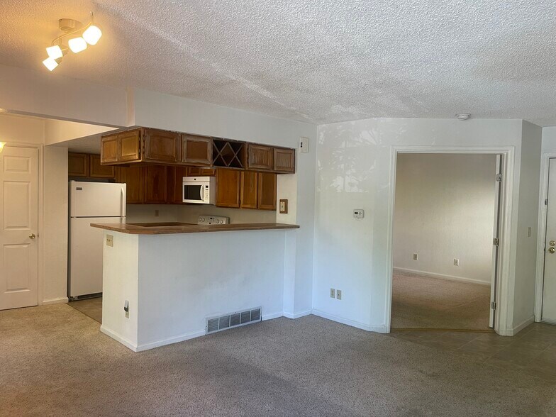 Building Photo - 6036 Gunbarrel Ave