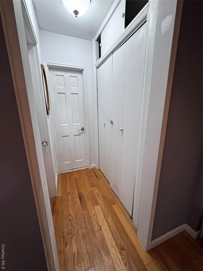 Building Photo - 44-10 Macnish St