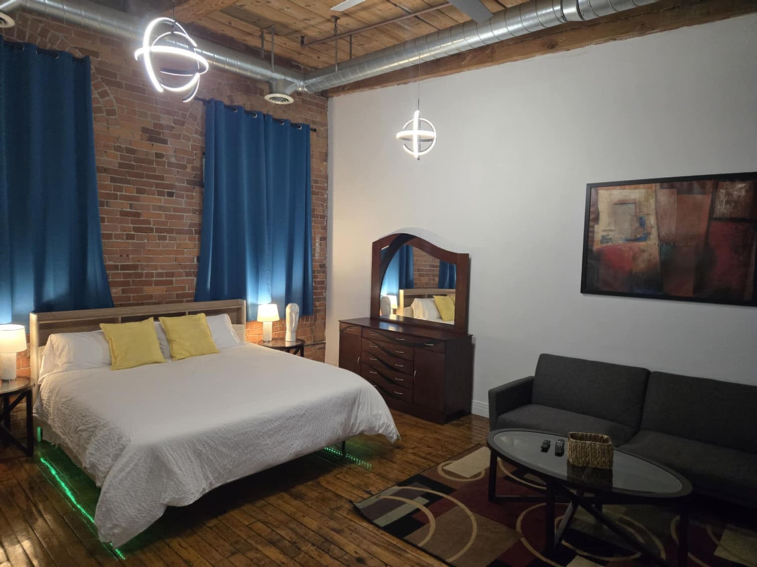 Building Photo - 227 Iron St