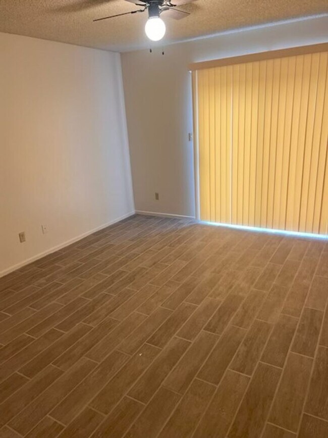 Building Photo - Very nice 2 bed 2 bath water paid