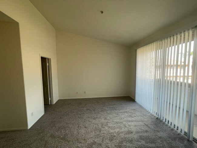 Building Photo - 2 Bedroom 2 Bath, Upper Unit Condo in the ...