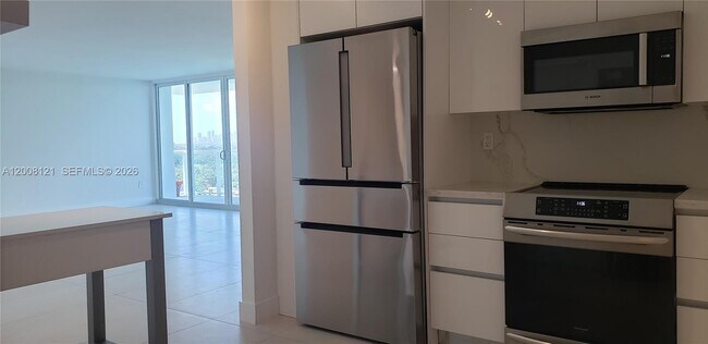 Building Photo - 5750 Collins Ave