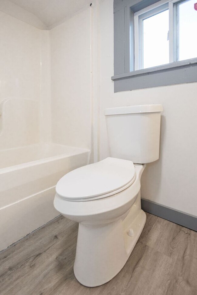 Building Photo - Modern 2BR Upgrade Near Downtown – Move-In Ready + $500 Off!