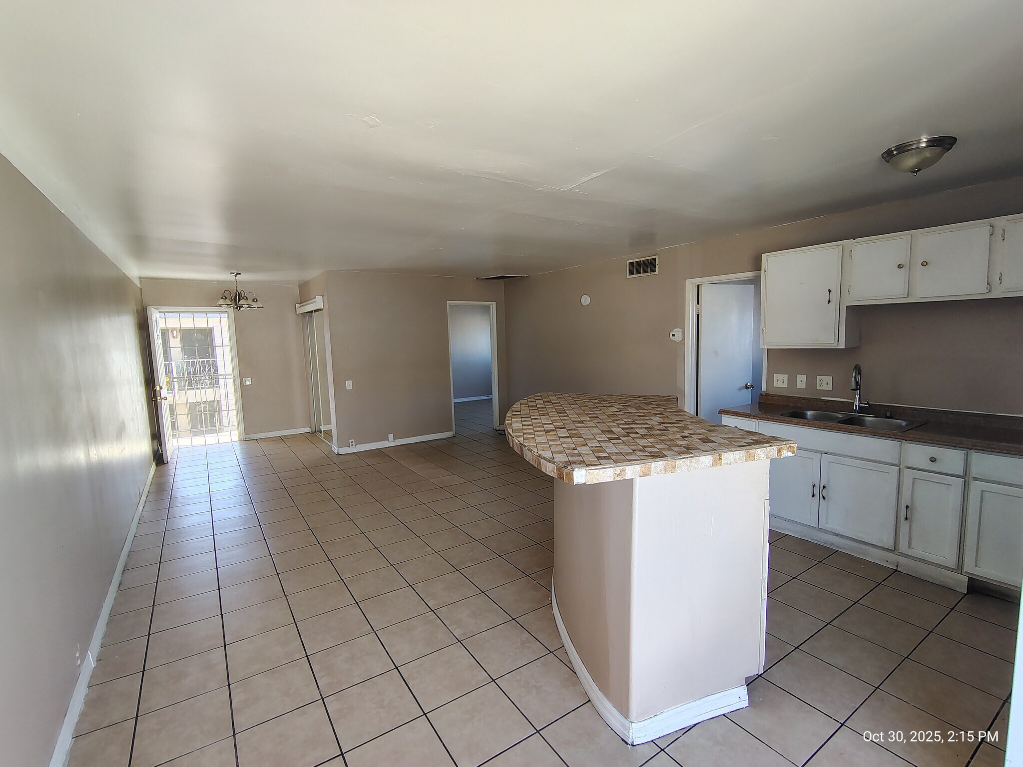 Building Photo - 2929 Elm Ave