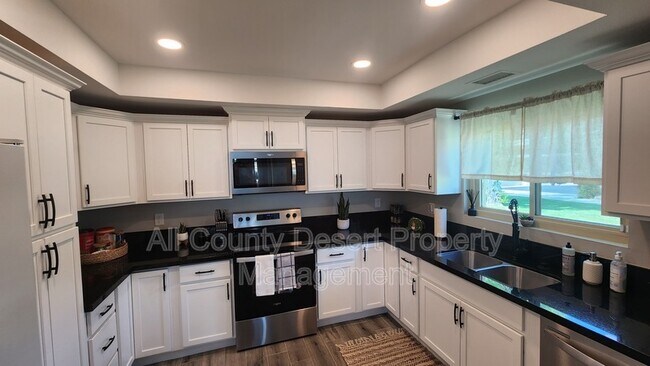 Building Photo - 82190 Waring Way