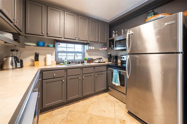 Building Photo - 1541 NW 6th Ave