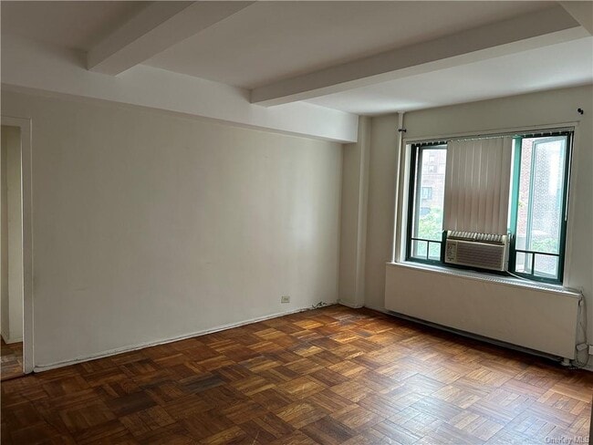 Building Photo - 2200 E Tremont Ave