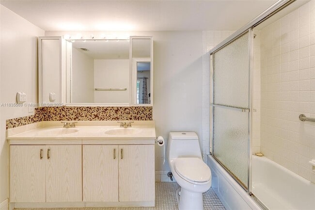 Building Photo - 2303 Lucaya Ln