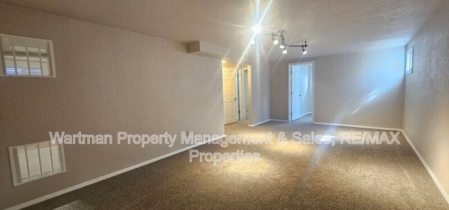 Building Photo - 167 Judson St