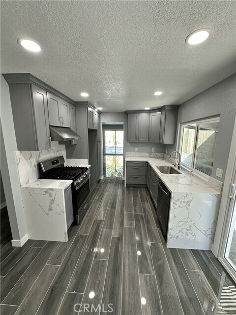 Building Photo - 1825 Skywood St