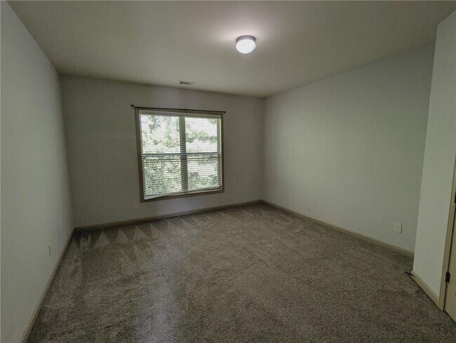 Building Photo - 4635 Belcrest Way