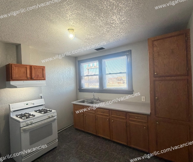 Building Photo - 3713 Hemlock St