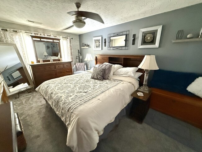 Building Photo - 5208 Aspenwood Dr