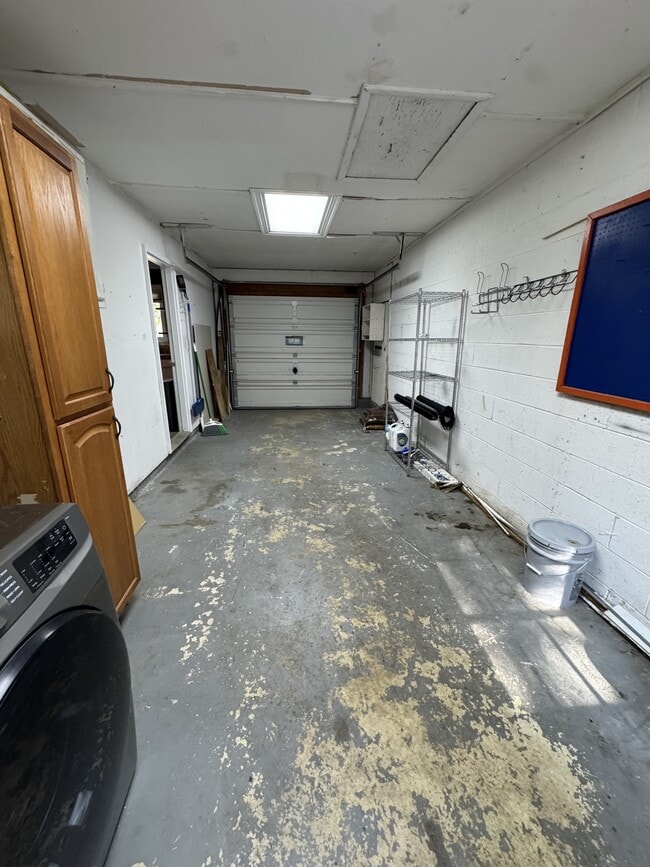 Building Photo - 1417 Goldfinch Ln