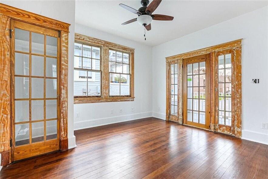 Guest bedroom/Office - 3033 Robert St