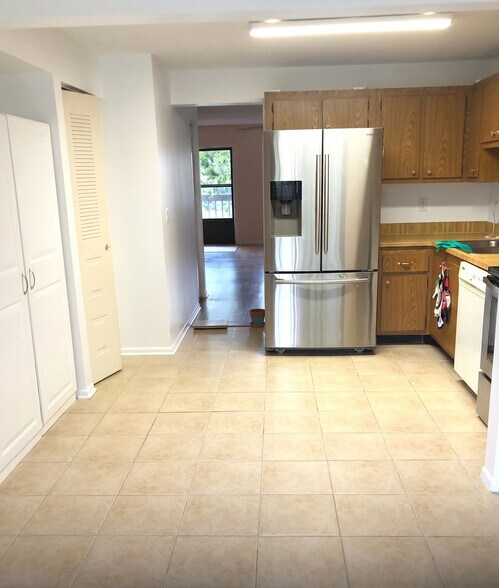 Building Photo - 305 30th Ave W