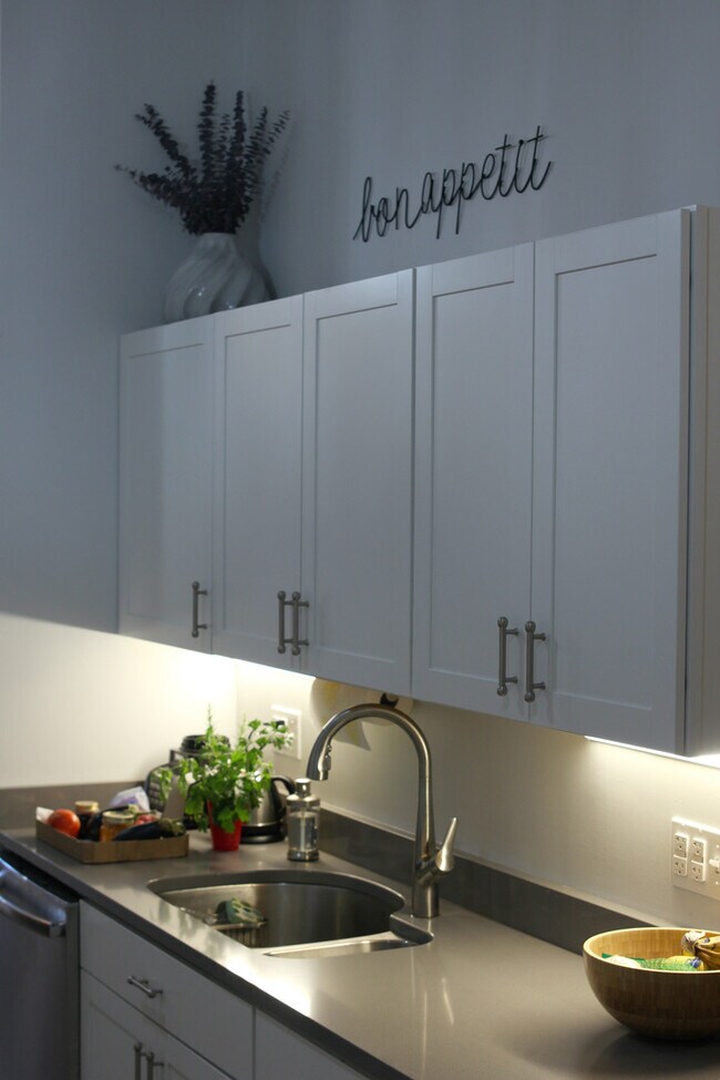 Building Photo - 4057 Penn Ave