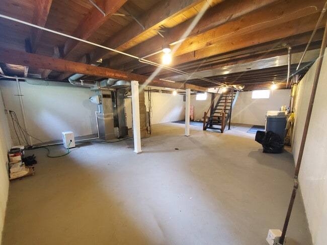 Building Photo - 425 Ingleside Ave