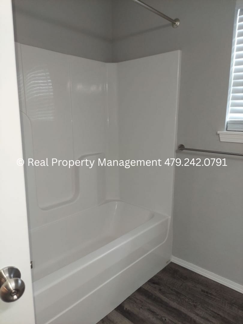 Building Photo - 1200 Sandstone Dr