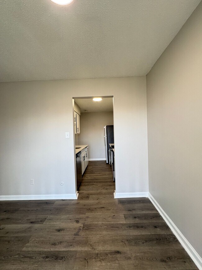 Building Photo - Bellagio West Living I